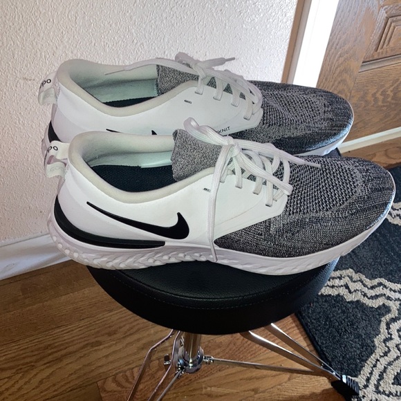 Nike Odyssey React Flyknit - Picture 2 of 2